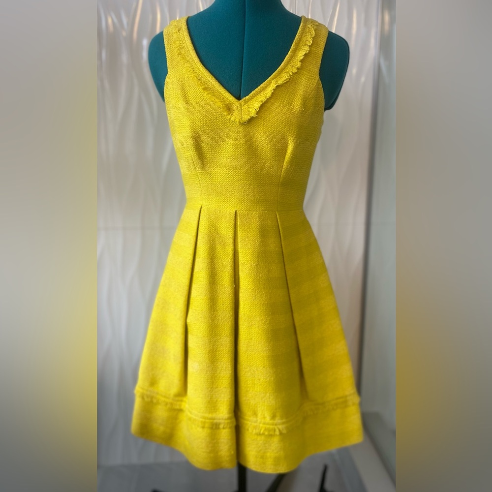 TRINA TURK Gorgeous chartreuse dress